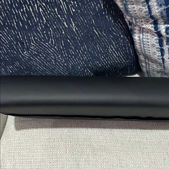 bolster pillow half moon shaped for legs🦵 knees and lower back - Picture 2 of 4